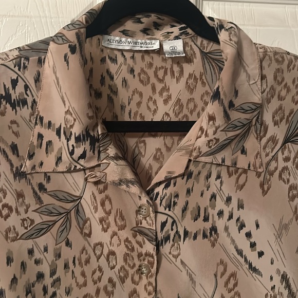 Vintage 3x leopard plant print blouse. - Picture 4 of 5